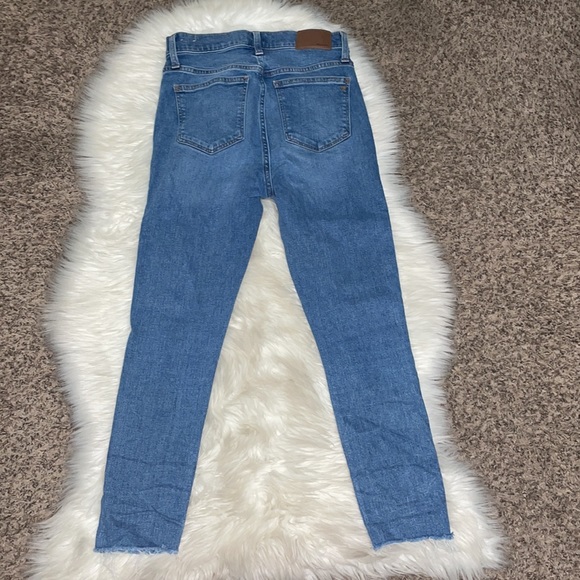Madewell 10” High-Rise Skinny Button Fly and Ankle Raw Hem Skinny Jeans - Picture 8 of 12